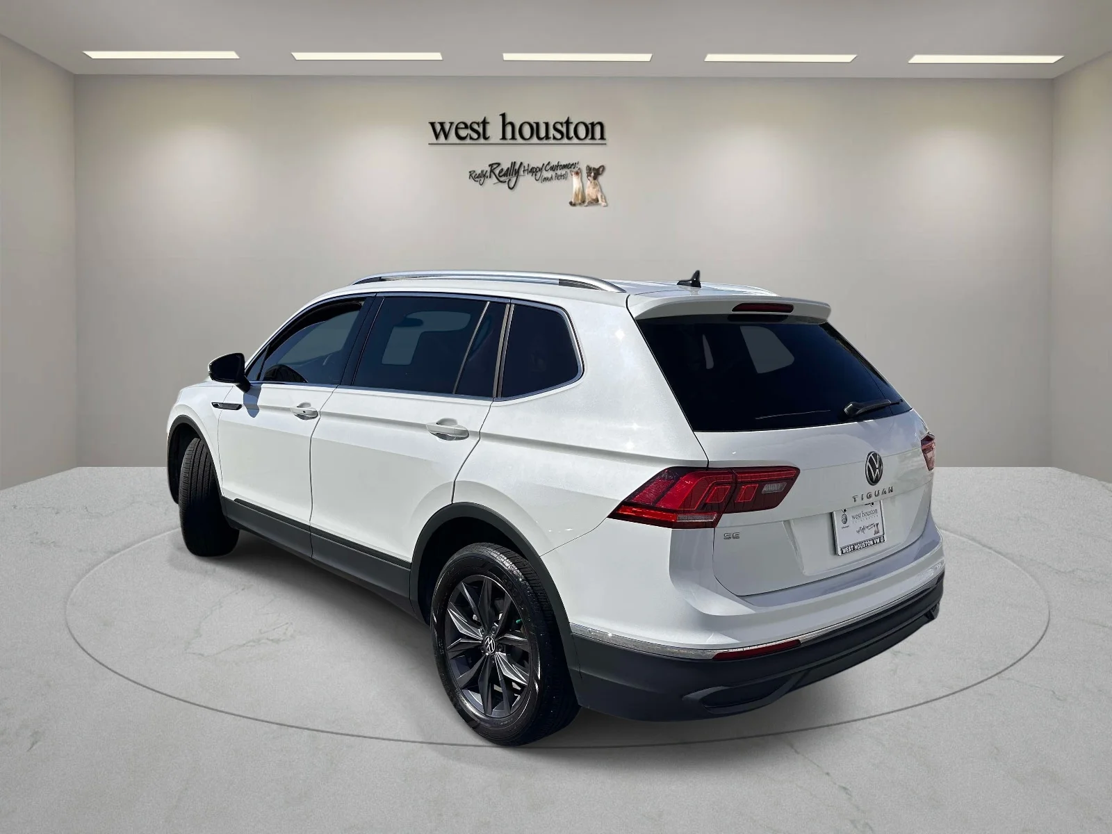 Used 2023 White Volkswagen SE image 7