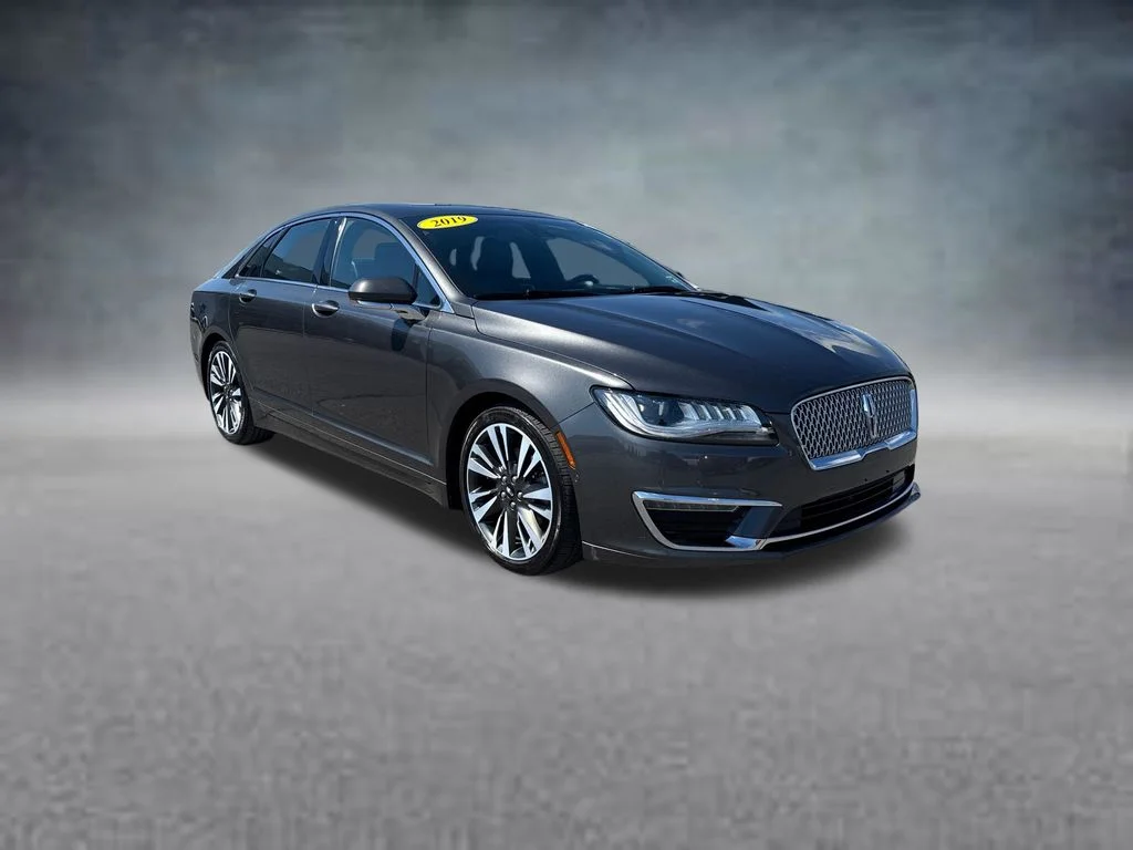 Used 2019 Magnetic Gray Metallic Lincoln Reserve image 4