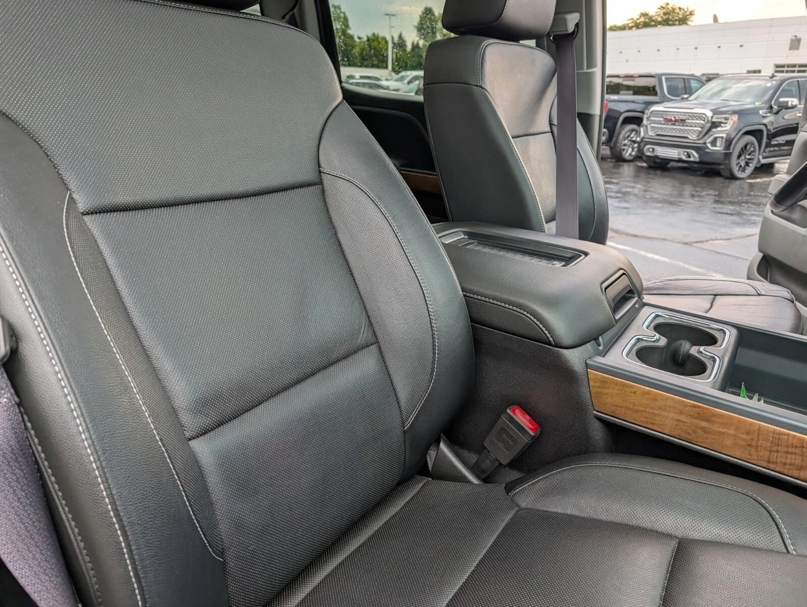 Used 2017 GRAPHITE METALLIC Chevrolet LTZ image 27