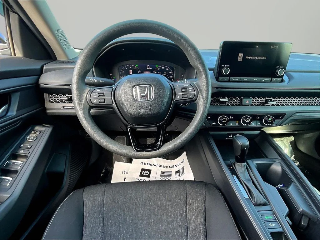 Used 2025 Crystal Black Pearl Honda SE image 9