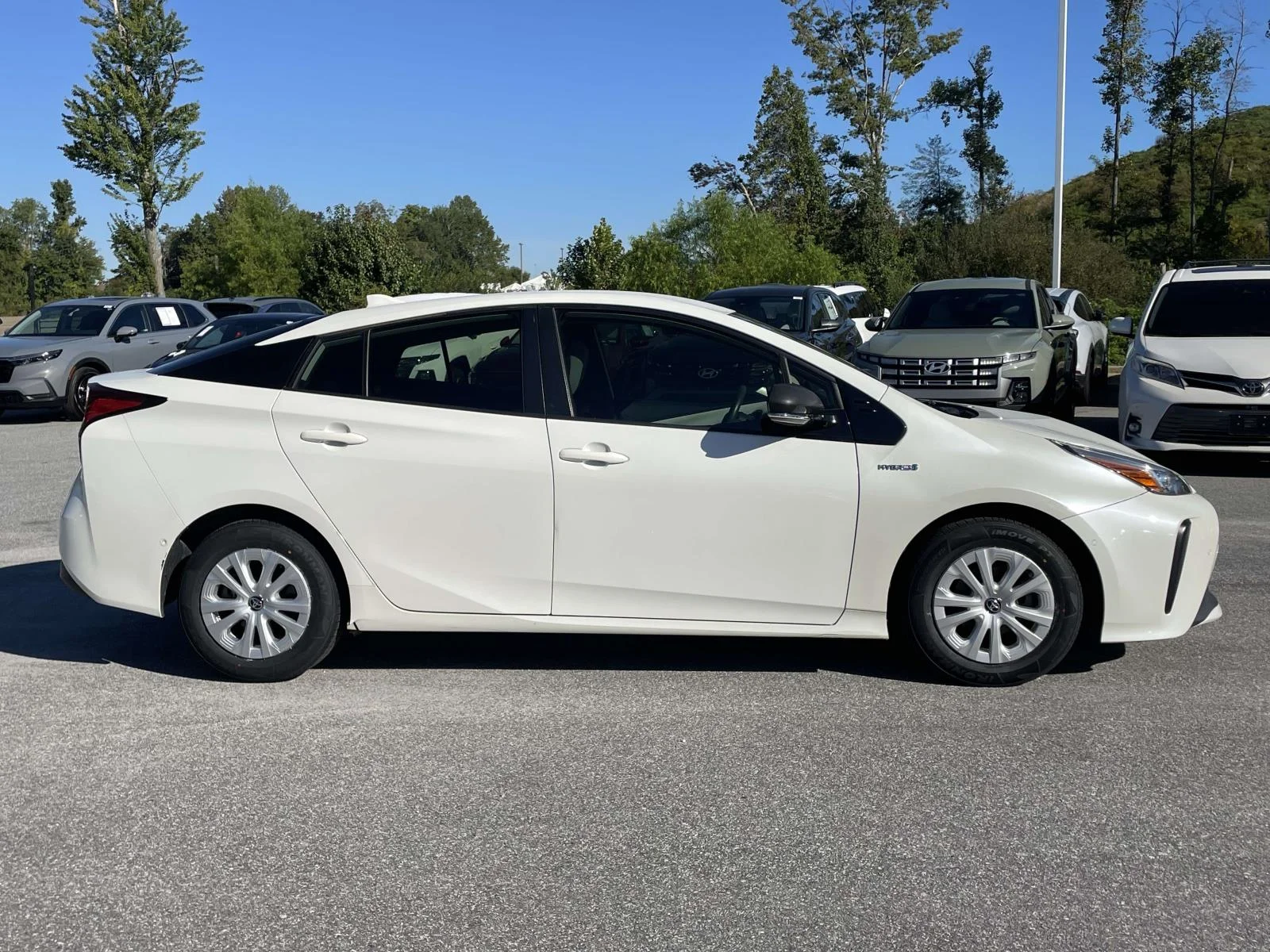 Used 2019 Blizzard Pearl Toyota LE image 28