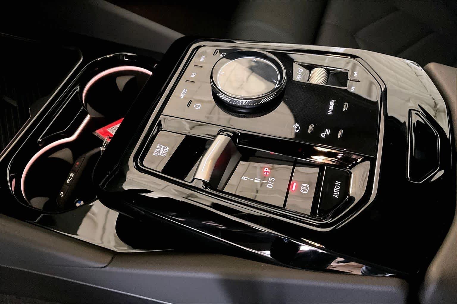 New 2027 Mineral White Metallic BMW 530i xDrive image 7