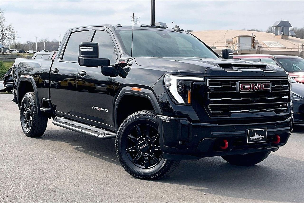 Used 2025 Onyx Black GMC 4WD Crew Cab Standard Bed AT4 image 37