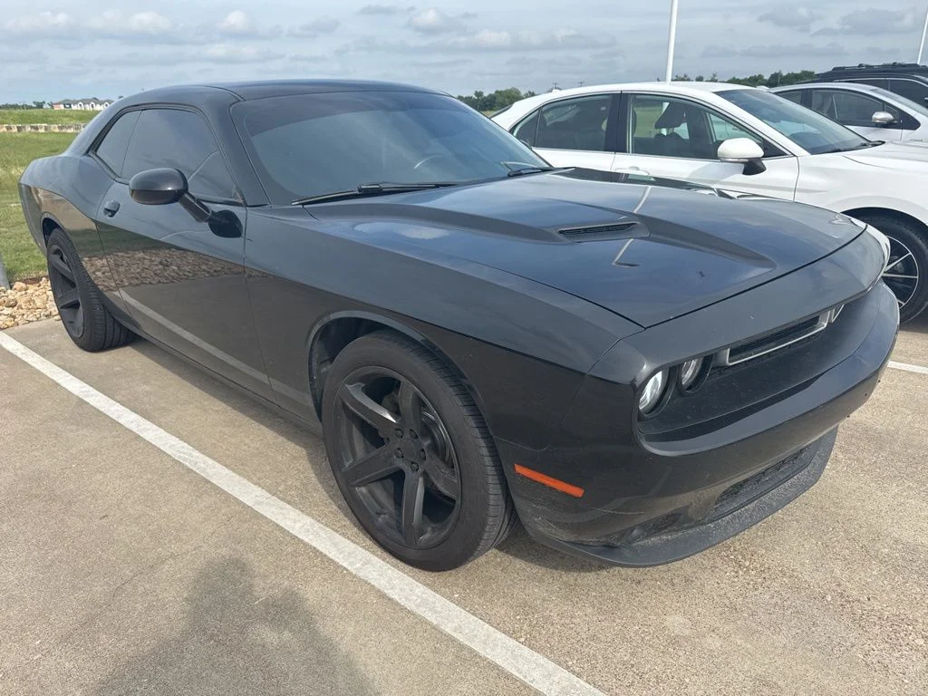 2016 Dodge Challenger SXT's photo