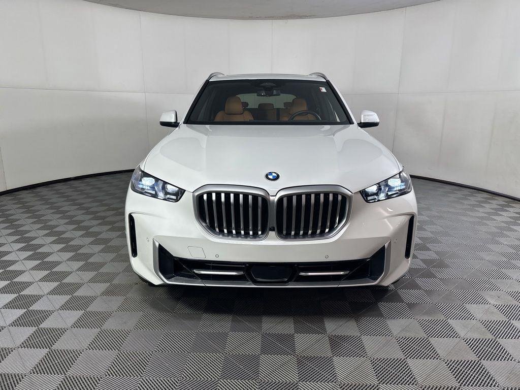 Used 2024 White Metallic BMW xDrive40i image 28