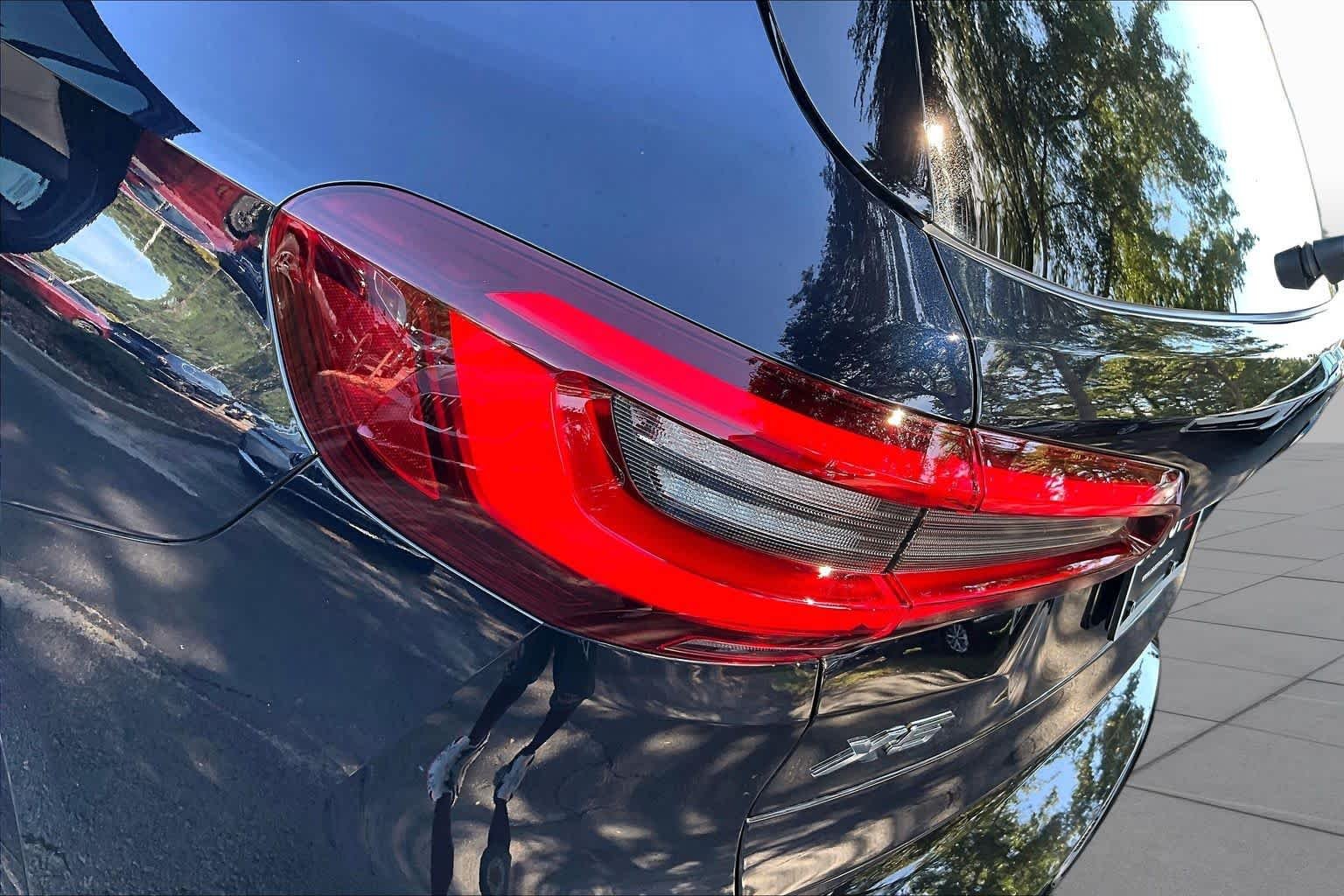 Used 2021 Carbon Black Metallic BMW xDrive40i image 29