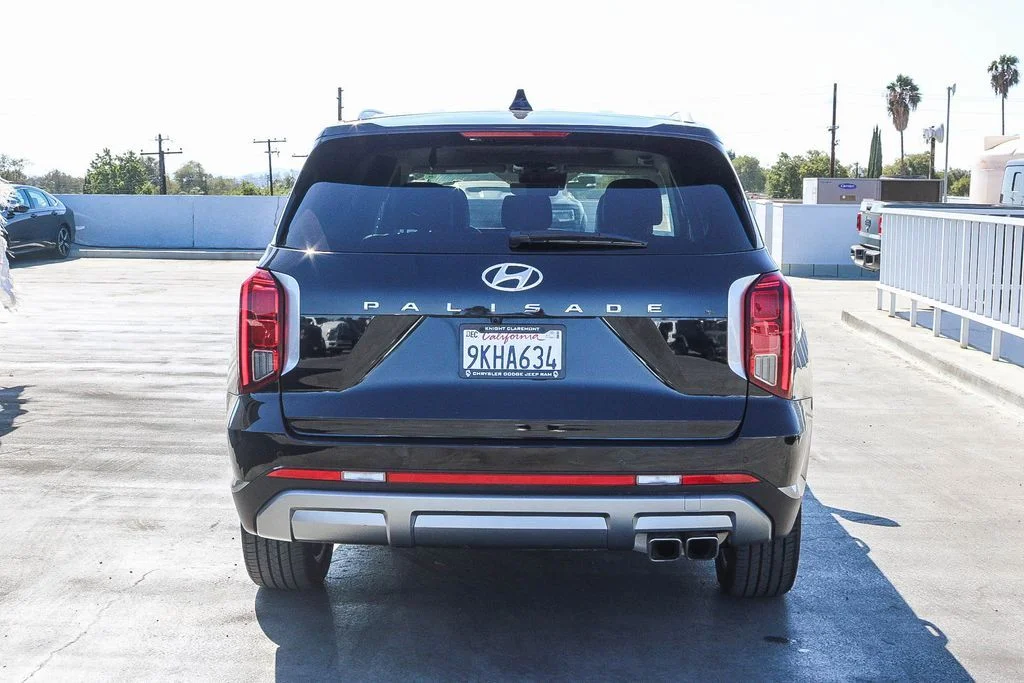 Used 2024 Black Hyundai SEL image 8