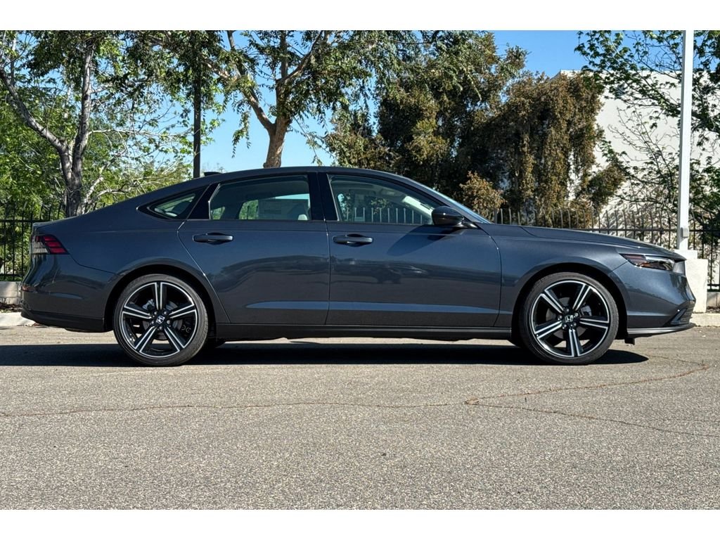New 2026 Meteorite Gray Metallic Honda SE image 3