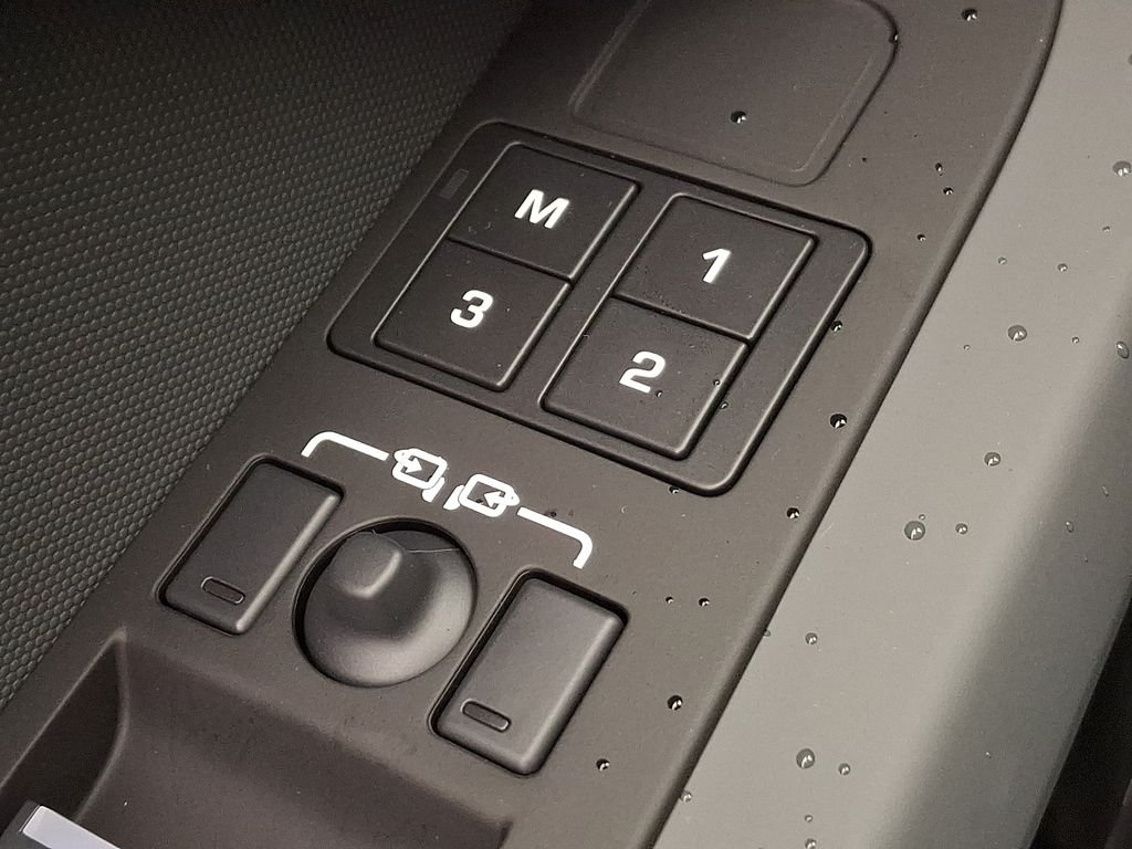 New 2026 Carpathian Grey Land Rover X-Dynamic SE image 19