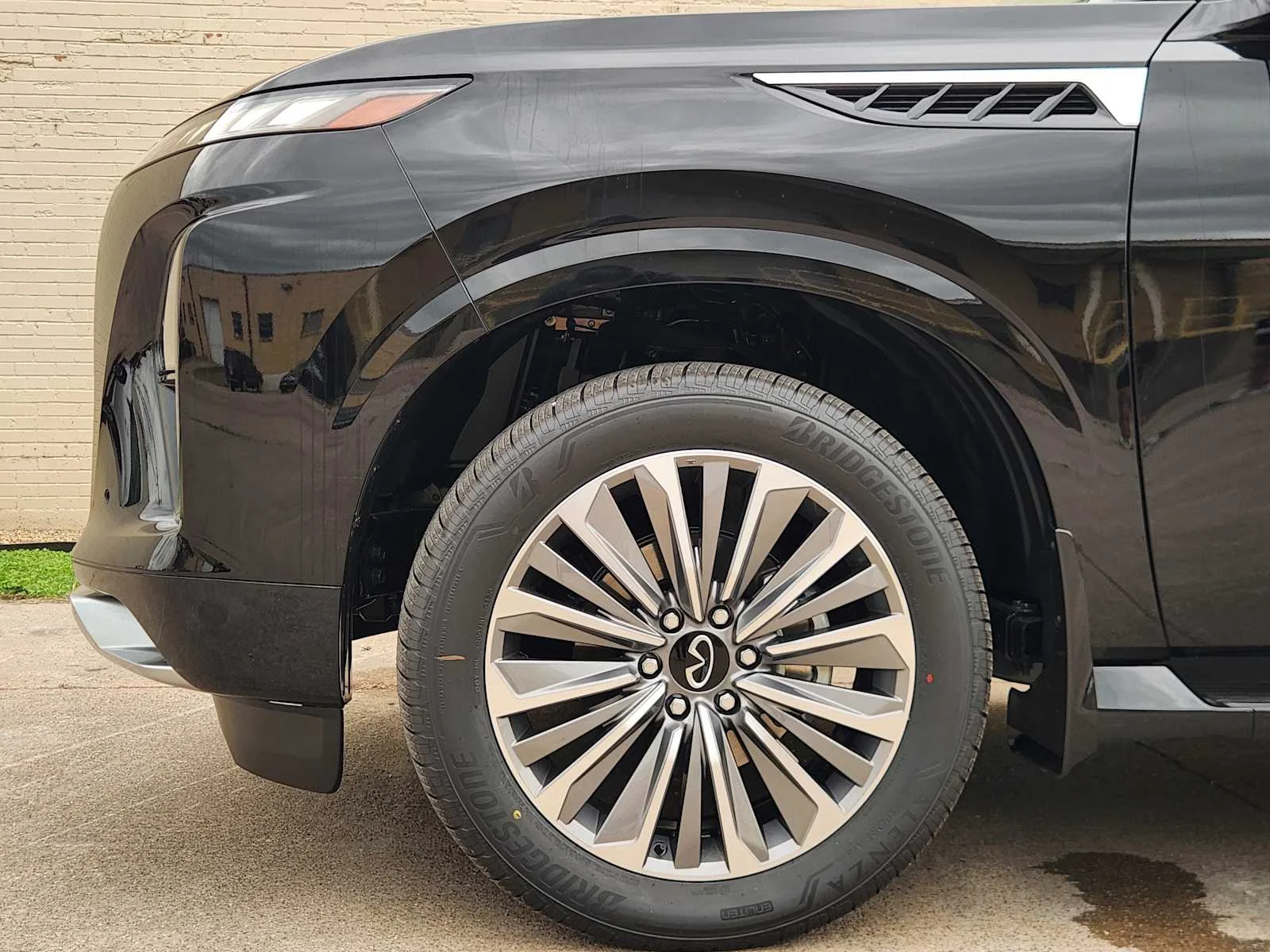 New 2026 BLACK OBSIDIAN INFINITI Luxe 2WD image 6
