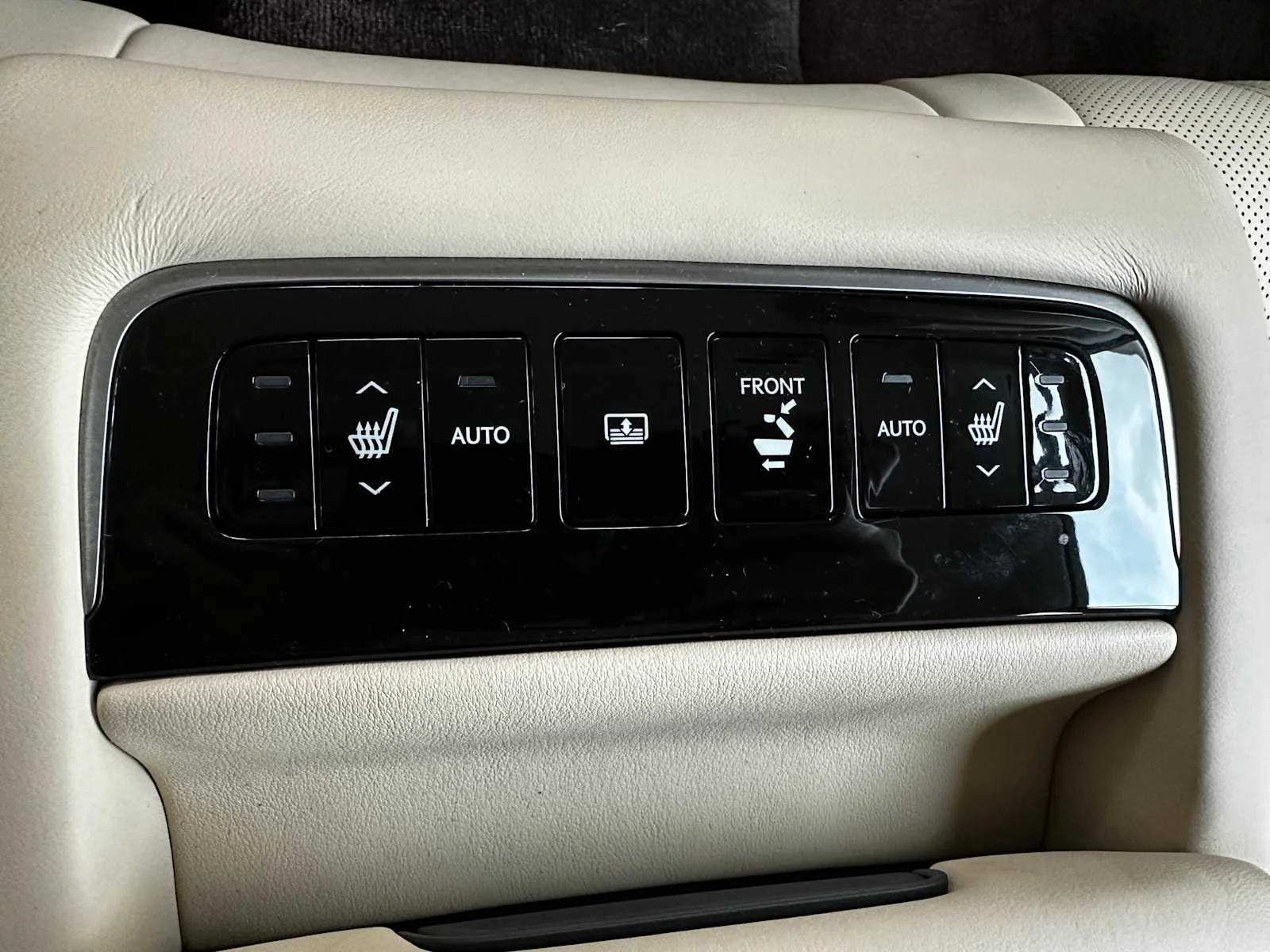Used 2019  Lexus LS 500 image 22