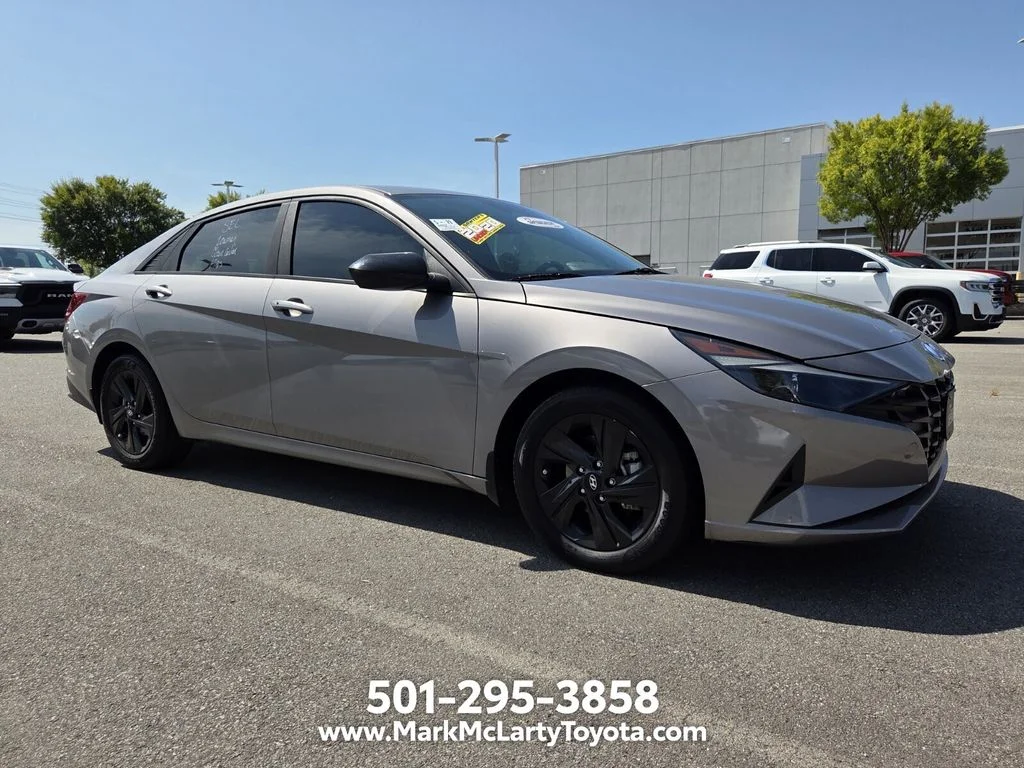 Used 2023 Silver Hyundai SEL image 7