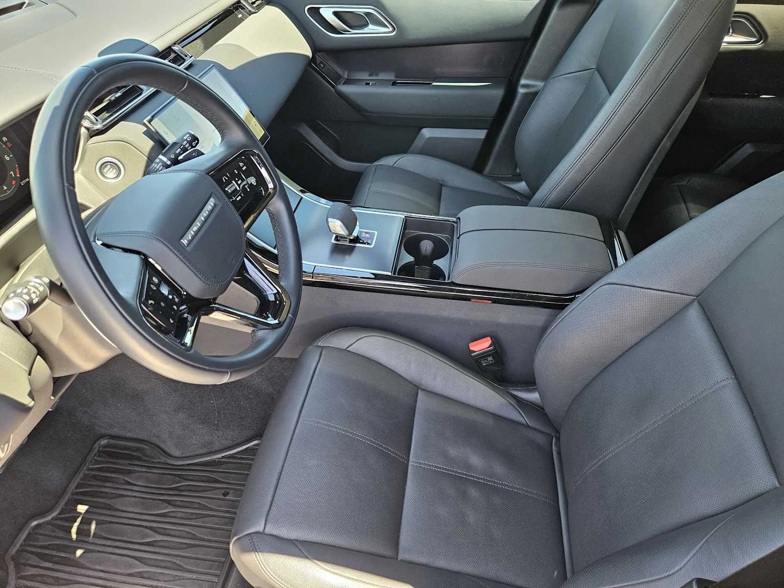 Certified Used 2026 Santorini Black Metallic Land Rover Dynamic SE image 15