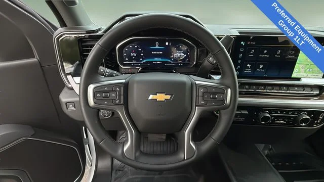 Used 2025 White Chevrolet LT image 15