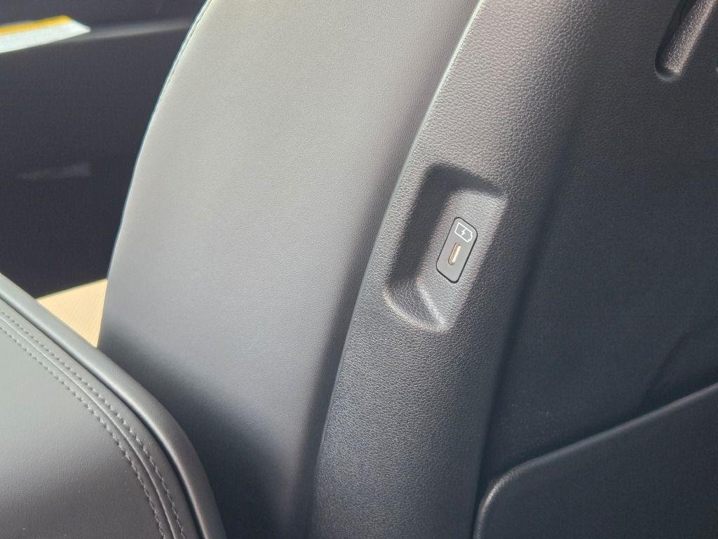 New 2027 White Hyundai SEL AWD image 18
