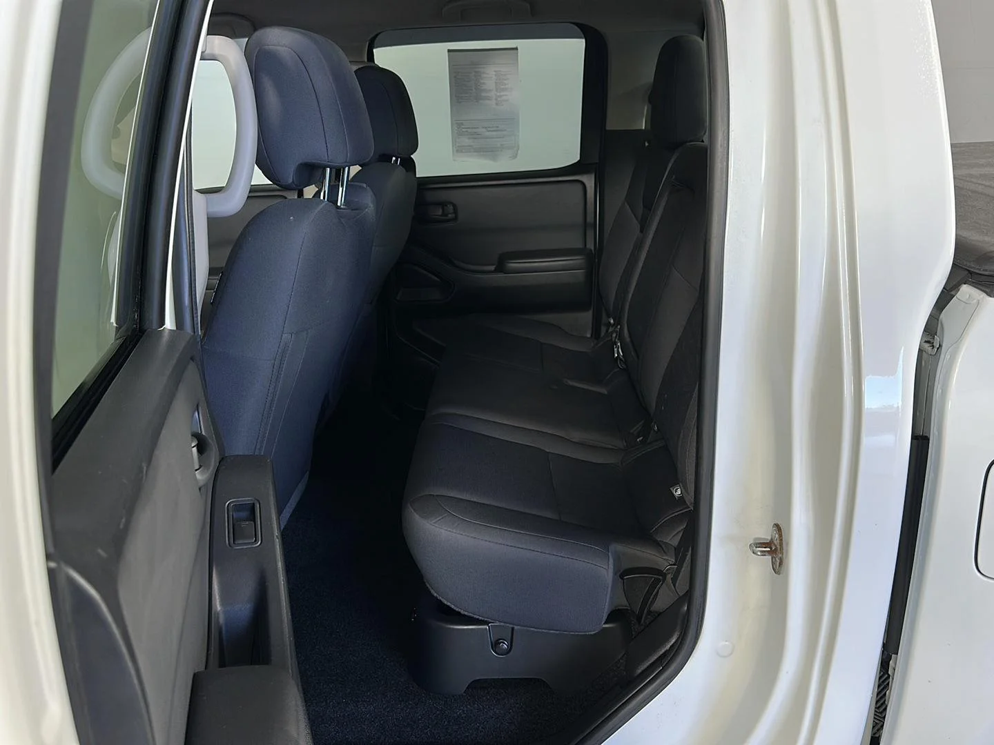 Used 2022 Glacier White Nissan S image 18