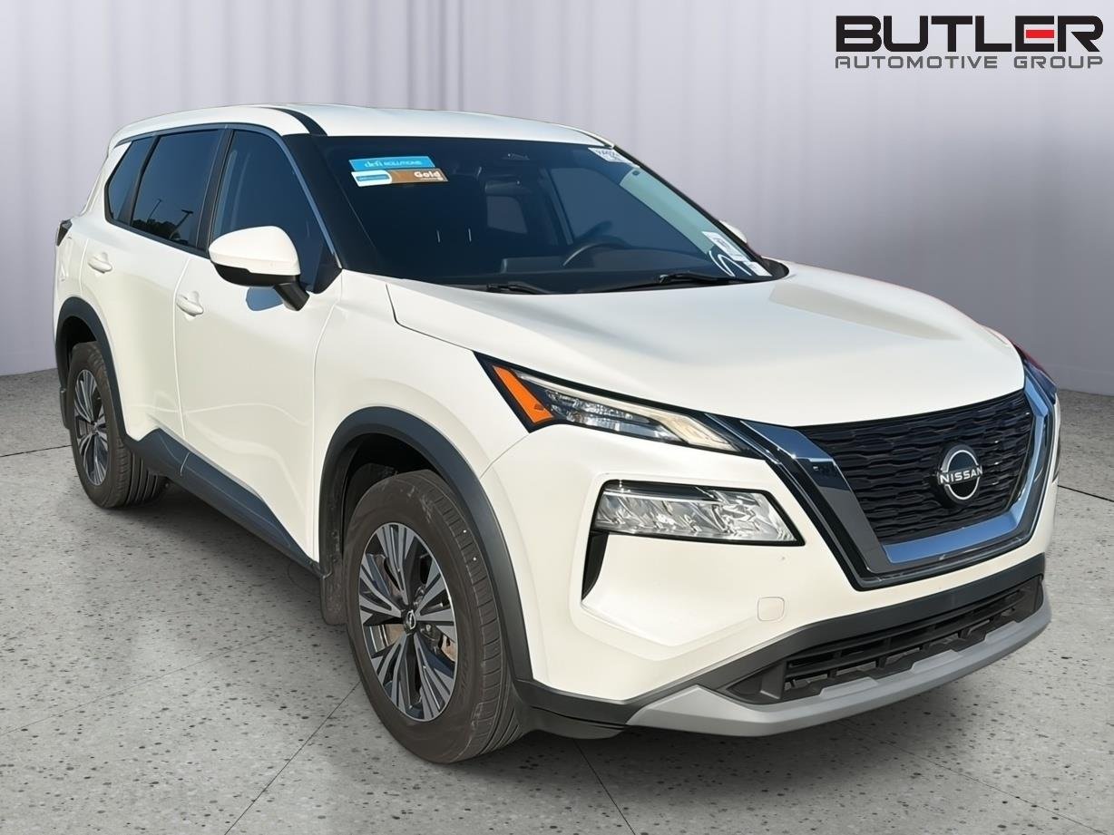 Used 2022 Gun Metallic Nissan SV image 5