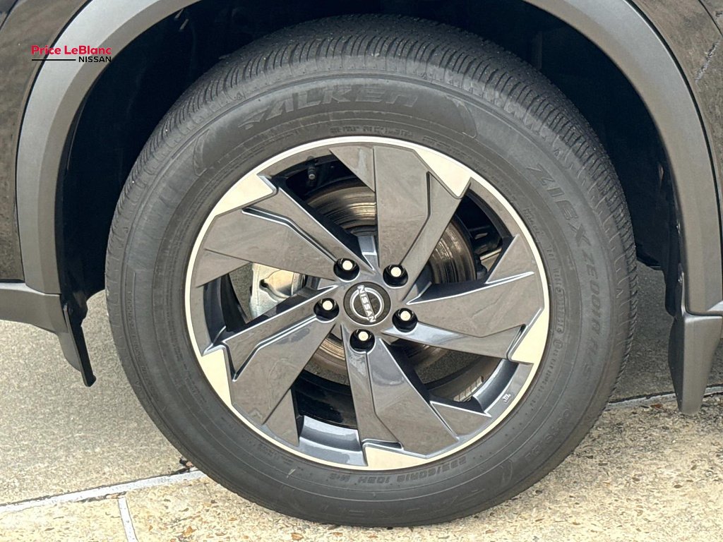 Certified Used 2025  Nissan SV image 4