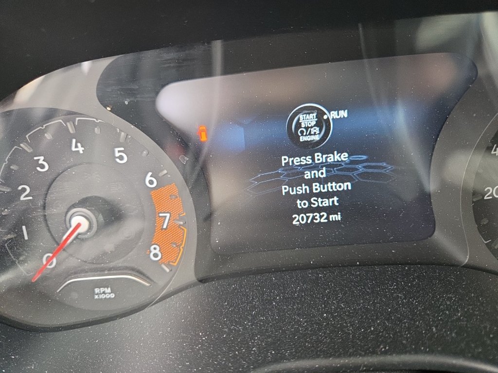 Used 2022 Silver Jeep Latitude image 6