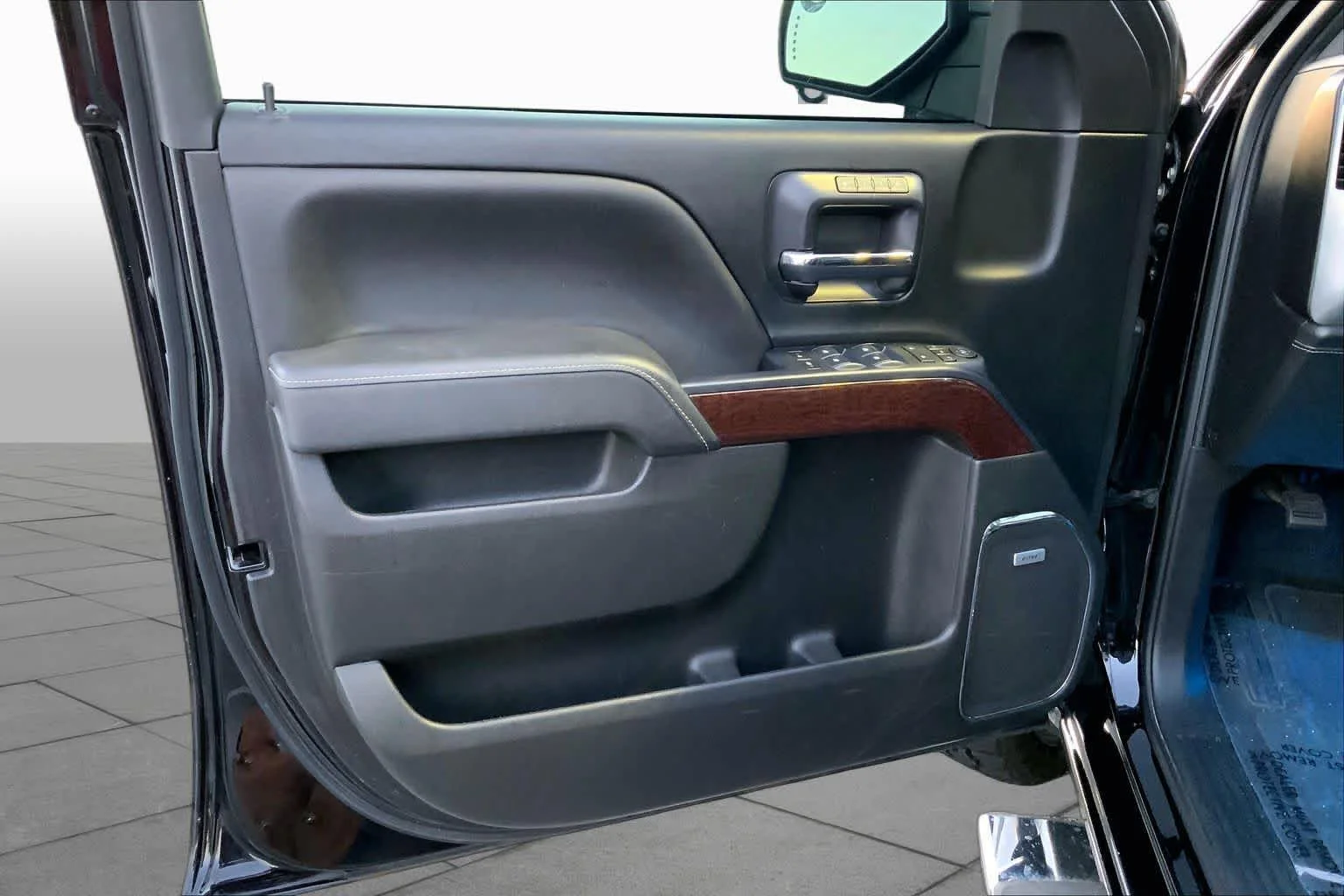 Used 2018 Onyx Black GMC SLT image 21
