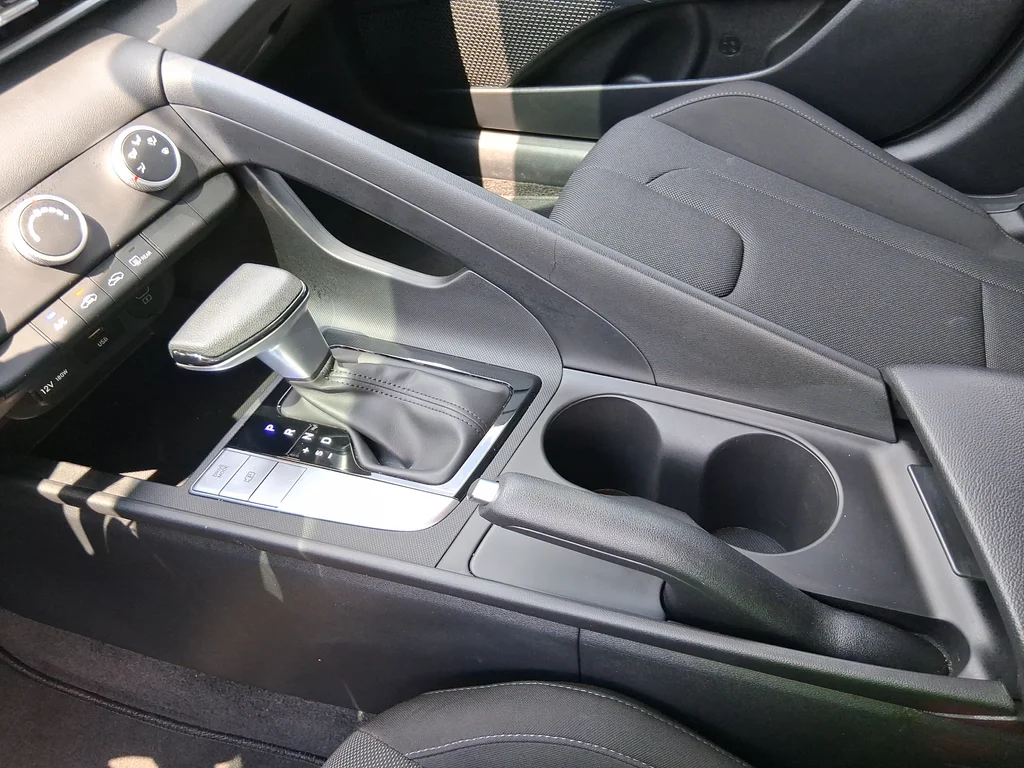 Used 2024 Silver Hyundai SE image 22
