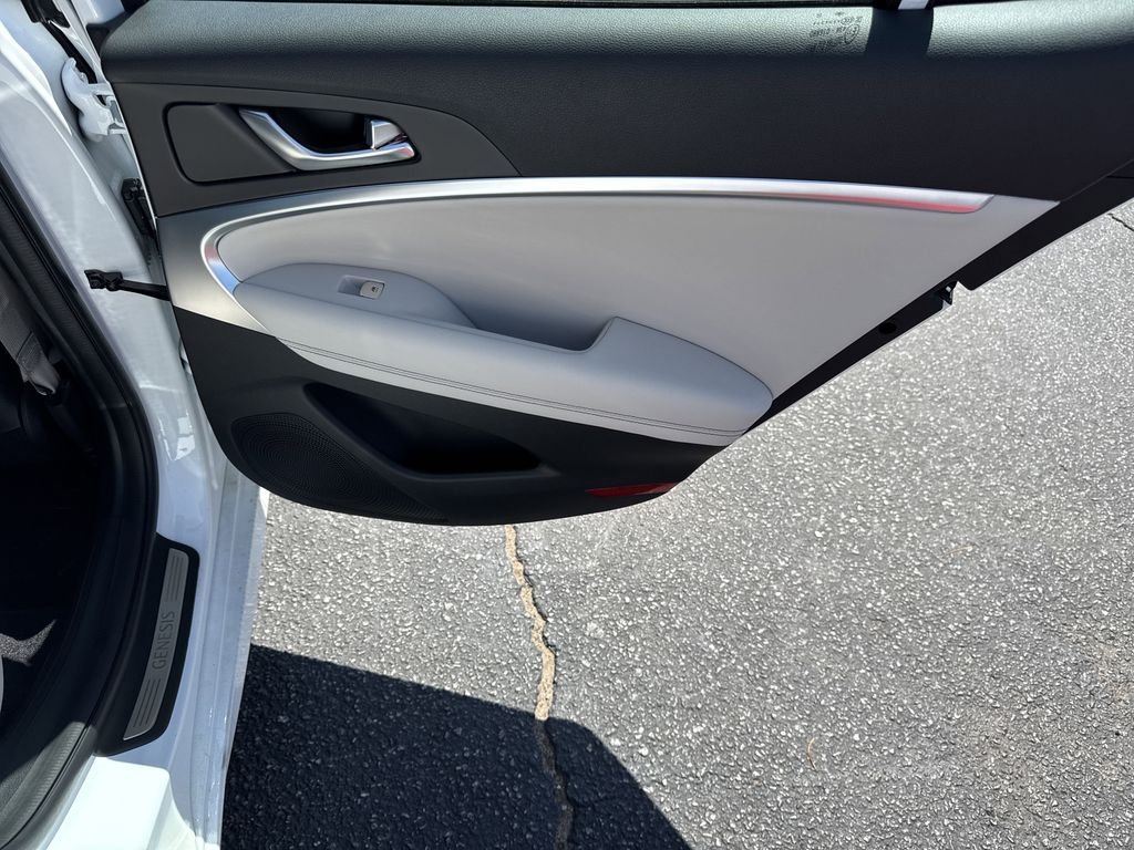 Used 2025 White Genesis 2.5T image 16