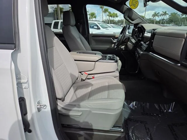 Used 2025 Summit White Chevrolet LT image 17