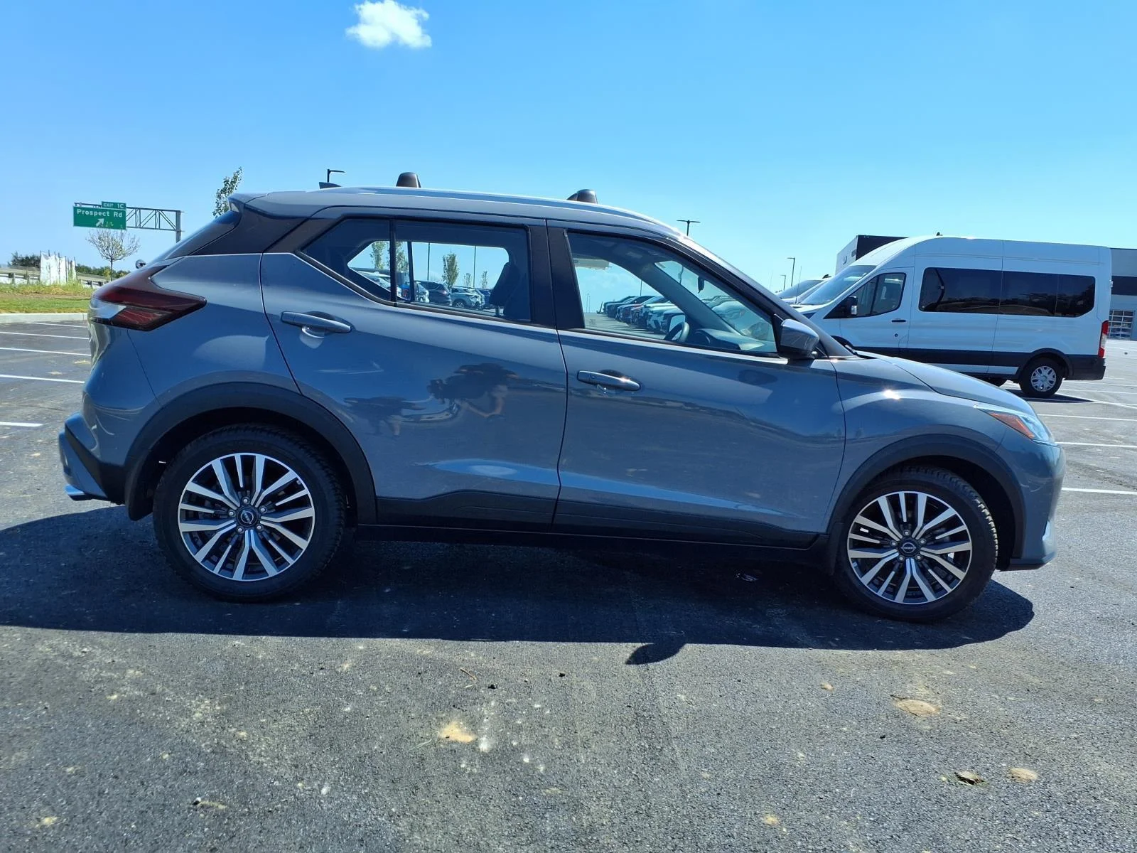 Used 2022 Boulder Gray Pearl Nissan SV image 29