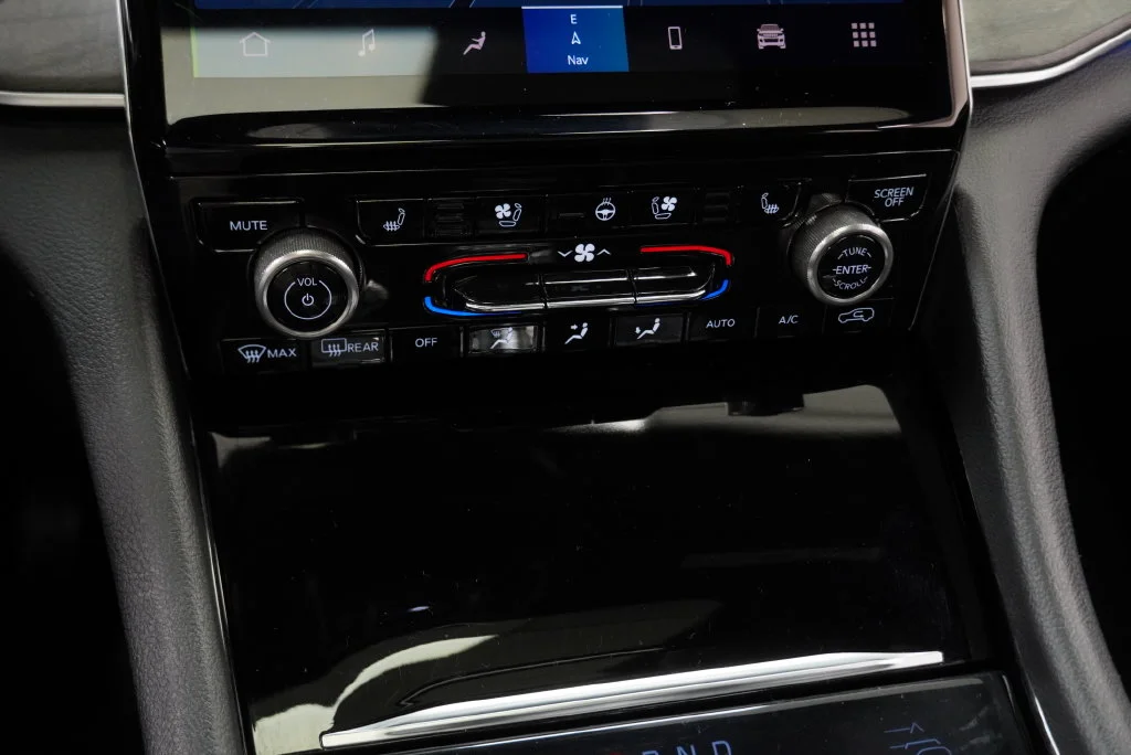 Used 2021 Silver Jeep Overland image 32