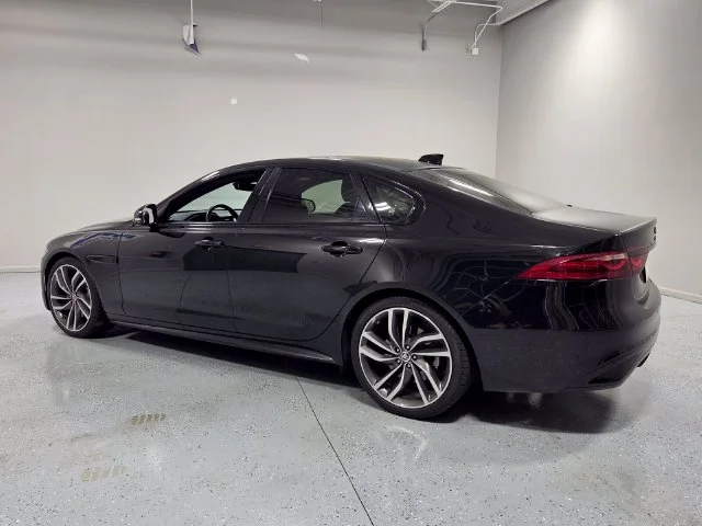 Used 2024 Black Jaguar R-Dynamic SE image 7