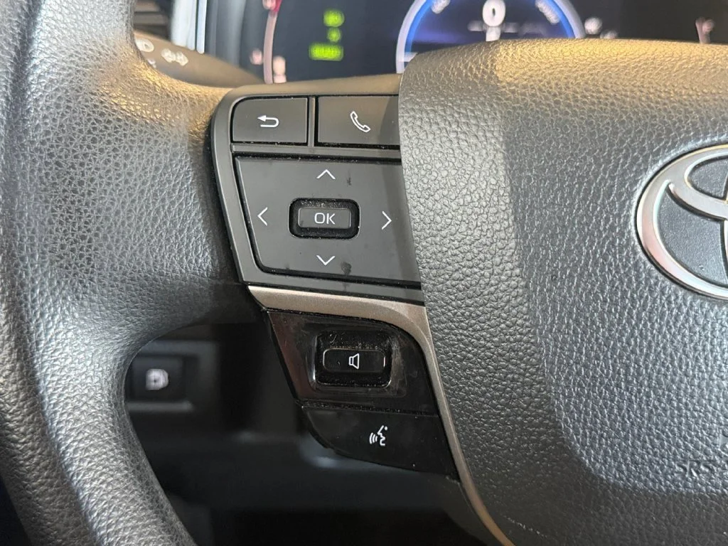 Used 2025 White Toyota LE image 30