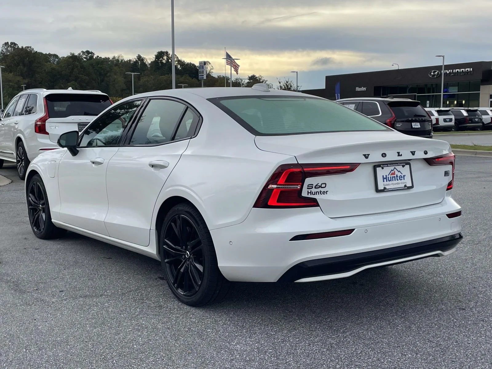 Used 2024 Crystal White Metallic Volvo Plus Black Edition image 26