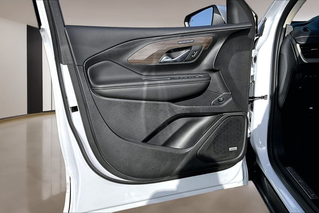 Used 2024 White GMC Denali image 18