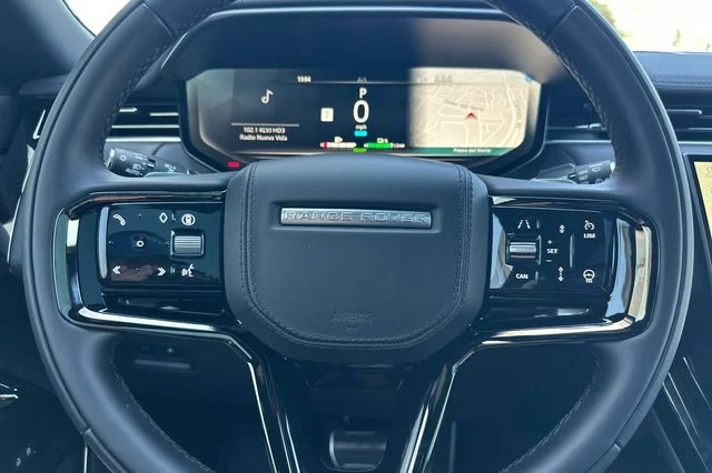 New 2026 Santorini Black Land Rover Dynamic SE image 22