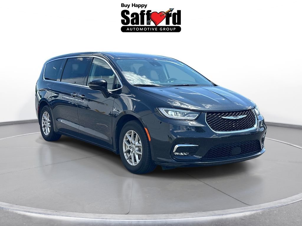 Used 2024 Black Chrysler Touring L image 9