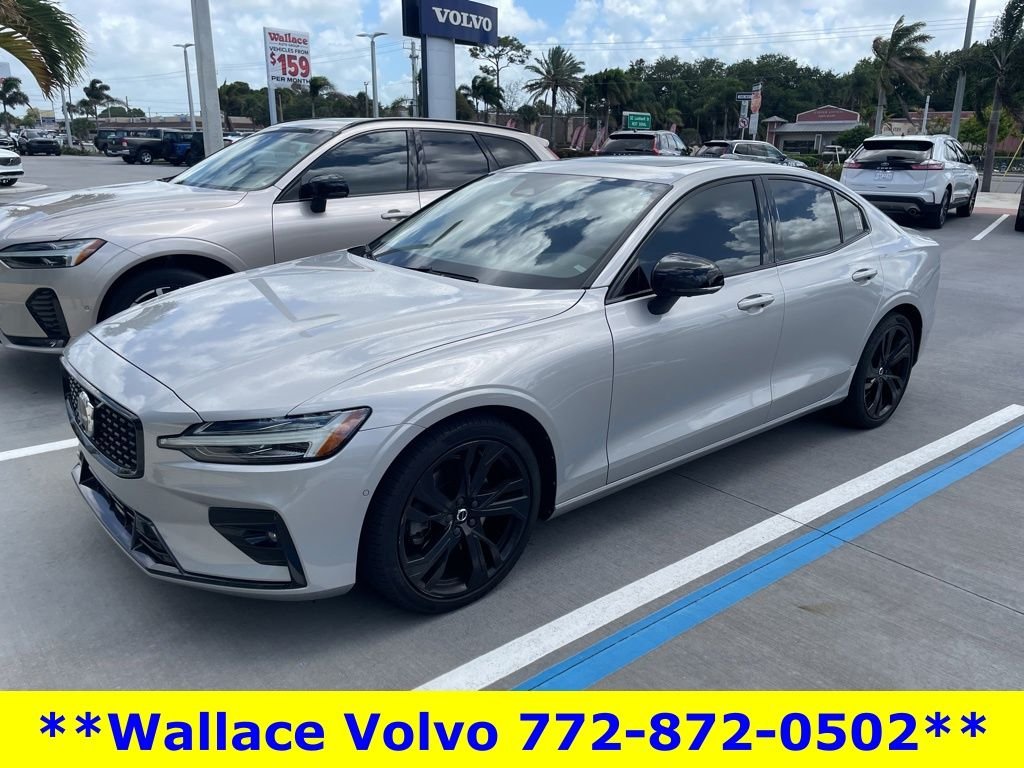 2023 Volvo S60 B5 Plus Dark Theme's photo