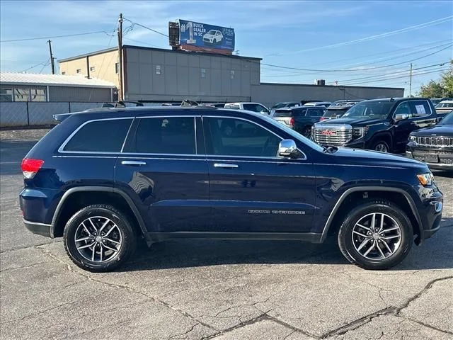 Used 2017 Blue Jeep Limited image 13