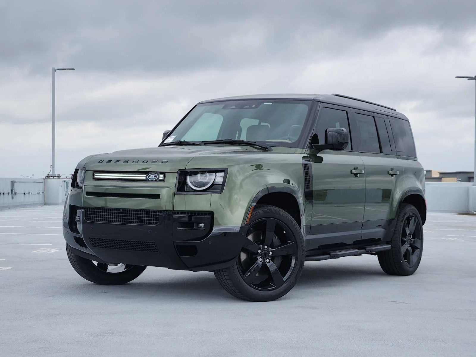 2026 Land Rover Defender 110 X-Dynamic SE P400's photo