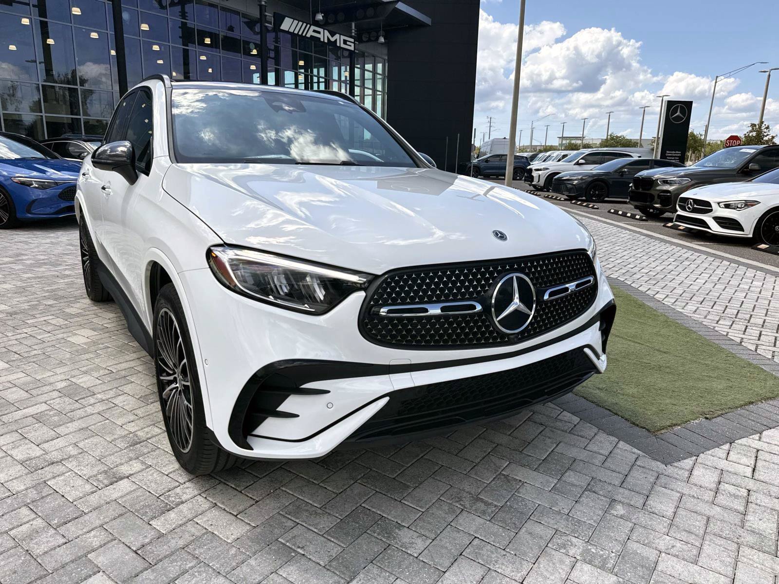 New 2026 Polar White Mercedes-Benz 300 SUV image 8