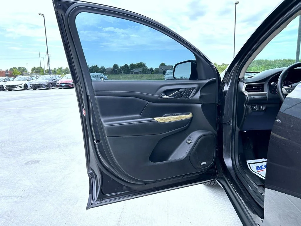 Used 2019 Silver GMC Denali image 10