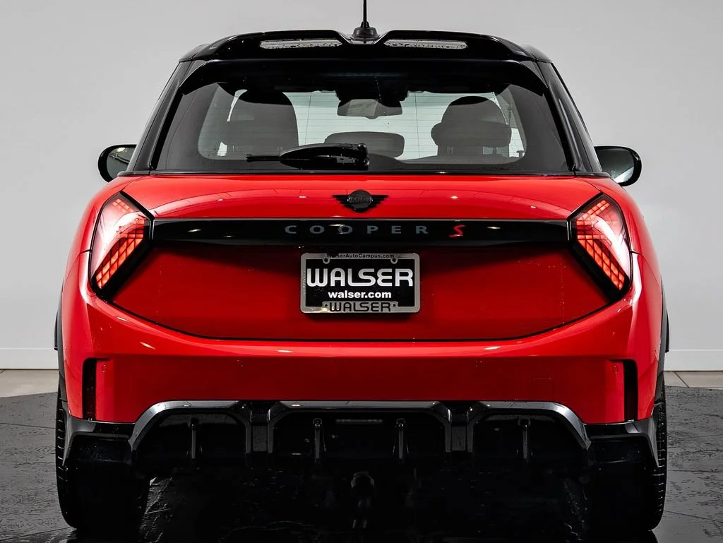 New 2026 Chili Red MINI Iconic image 7