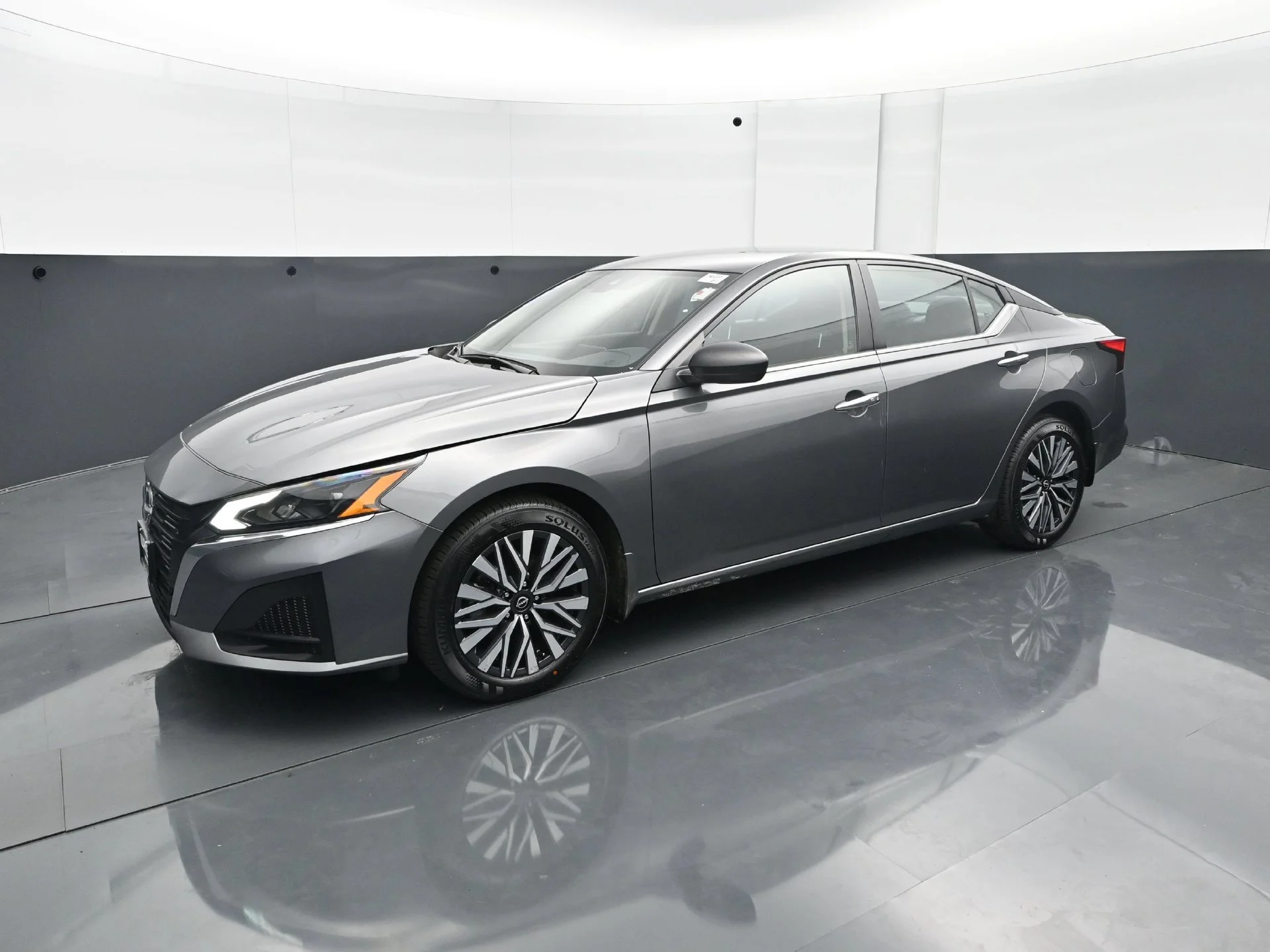 Used 2024 Nissan Altima SV with VIN 1N4BL4DW9RN342638 for sale in Burnsville, Minnesota