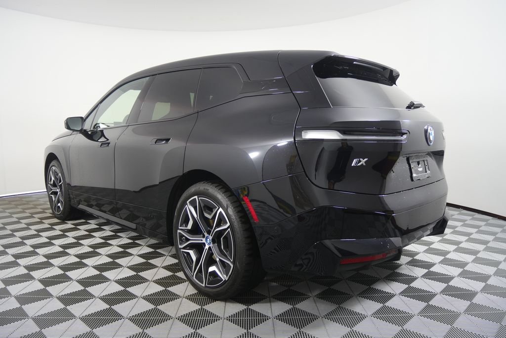 Certified Used 2024 Black Sapphire Metallic BMW xDrive50 image 5
