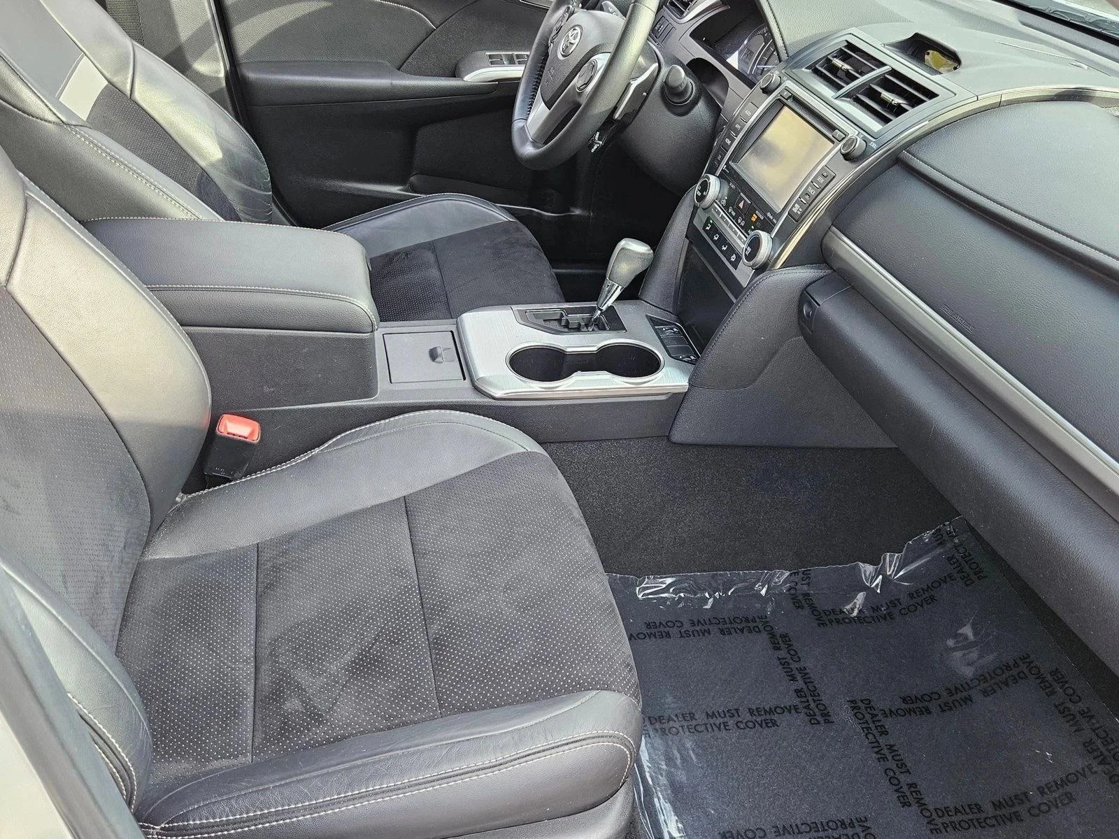 Used 2014 Classic Silver Metallic Toyota SE image 21