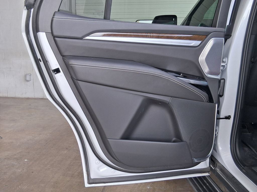 Used 2026 Vibrant White Tricoat Cadillac Platinum Sport image 23