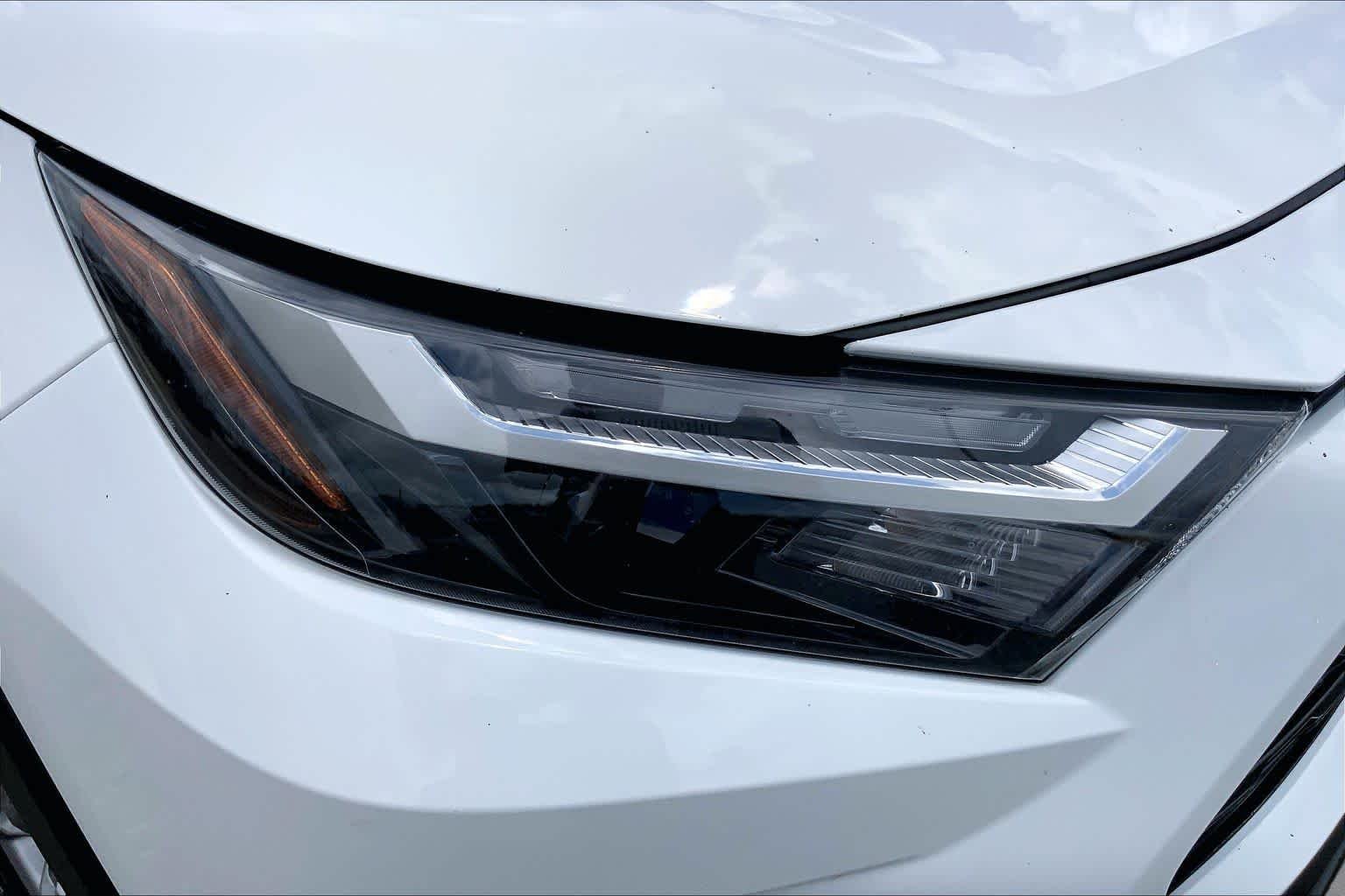 Used 2025 Ice Cap Toyota XLE image 27