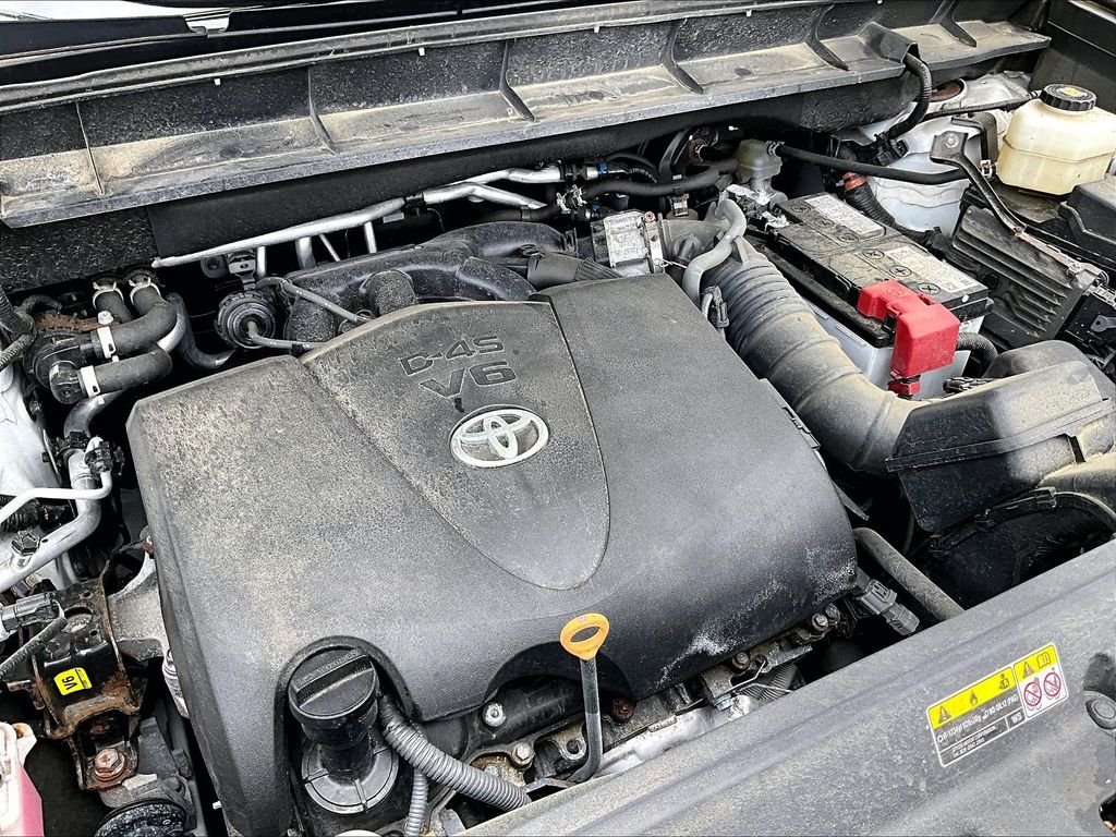 Used 2022 Beige Toyota XLE image 35