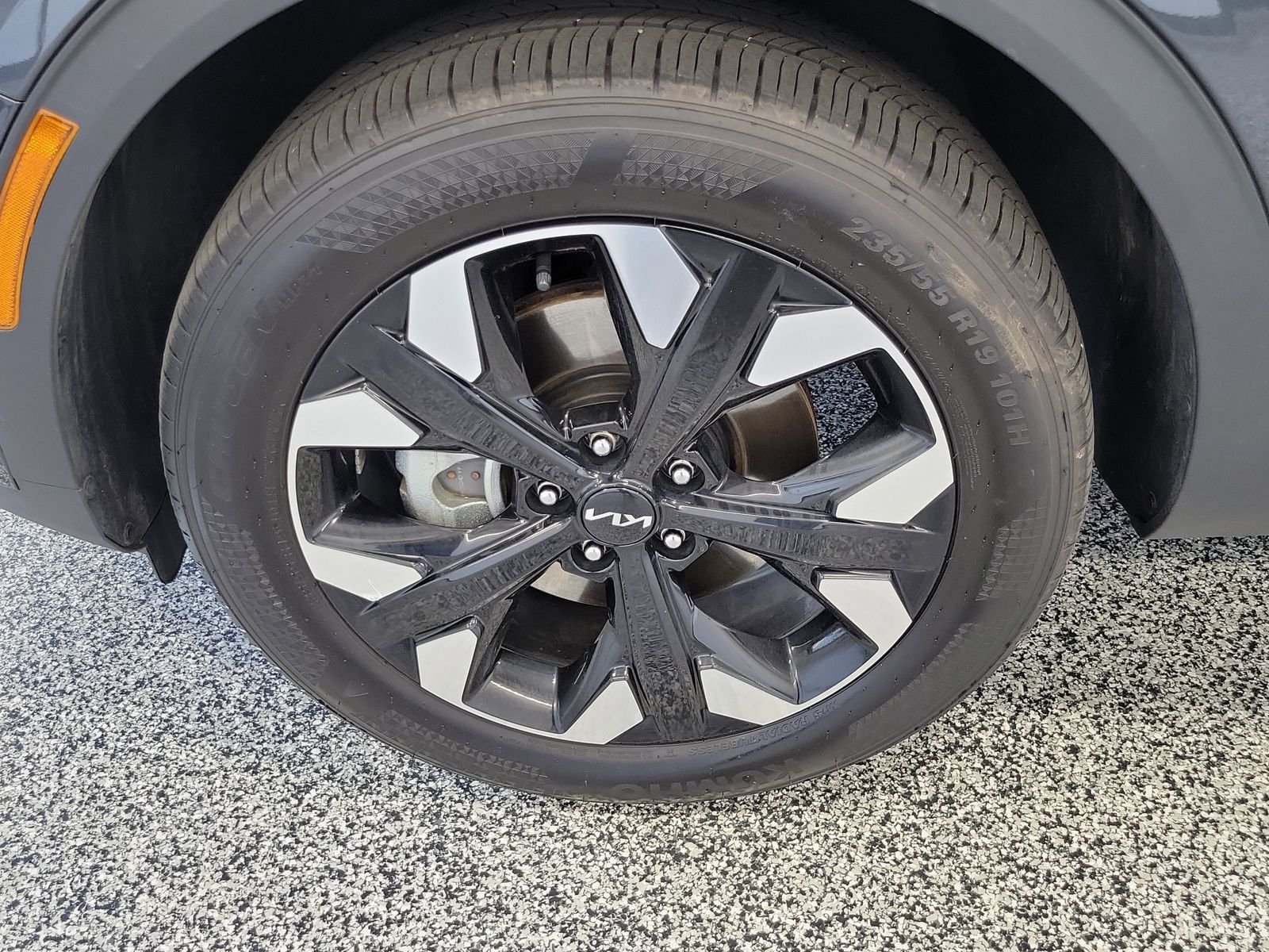 Used 2024 Gray Kia X-Line image 9