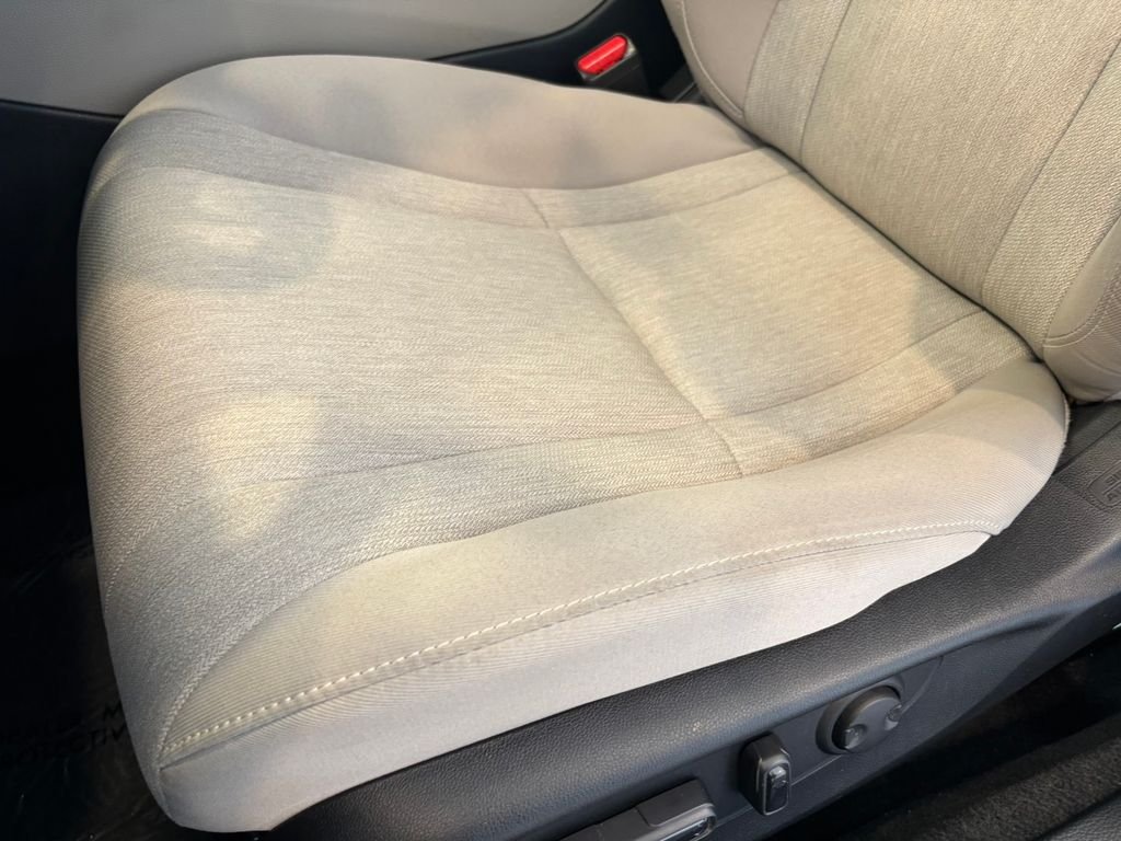 Used 2023 White Honda EX image 15