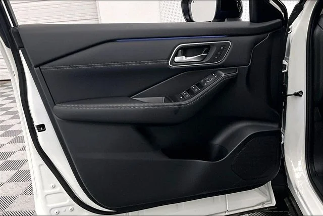 2025 Nissan Rogue Platinum - Photo 32